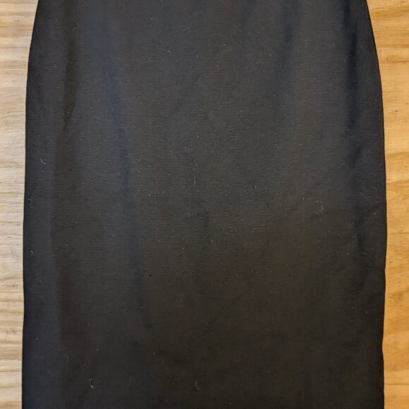 Elegant Black Pencil Skirt - Picture 3 of 8